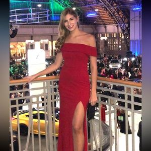 Lulus - Red crepe gown with slit